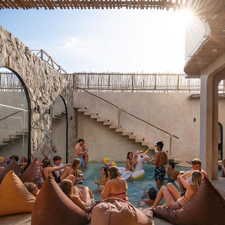 Atlas Gili Party Hostel غيلي تراوانغان المظهر الخارجي الصورة