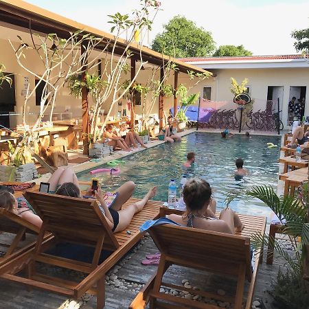Atlas Gili Party Hostel غيلي تراوانغان المظهر الخارجي الصورة