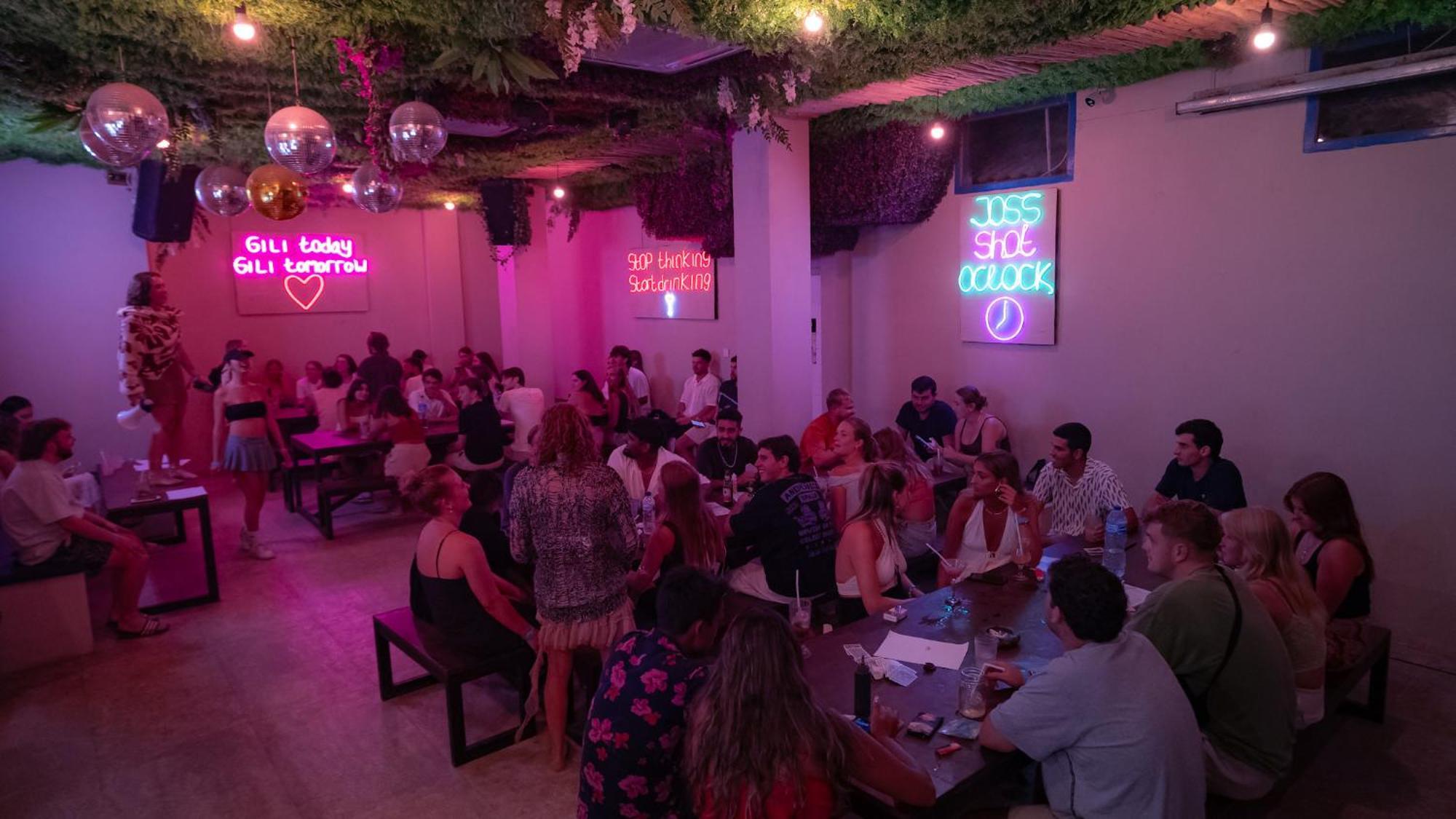 Atlas Gili Party Hostel غيلي تراوانغان المظهر الخارجي الصورة