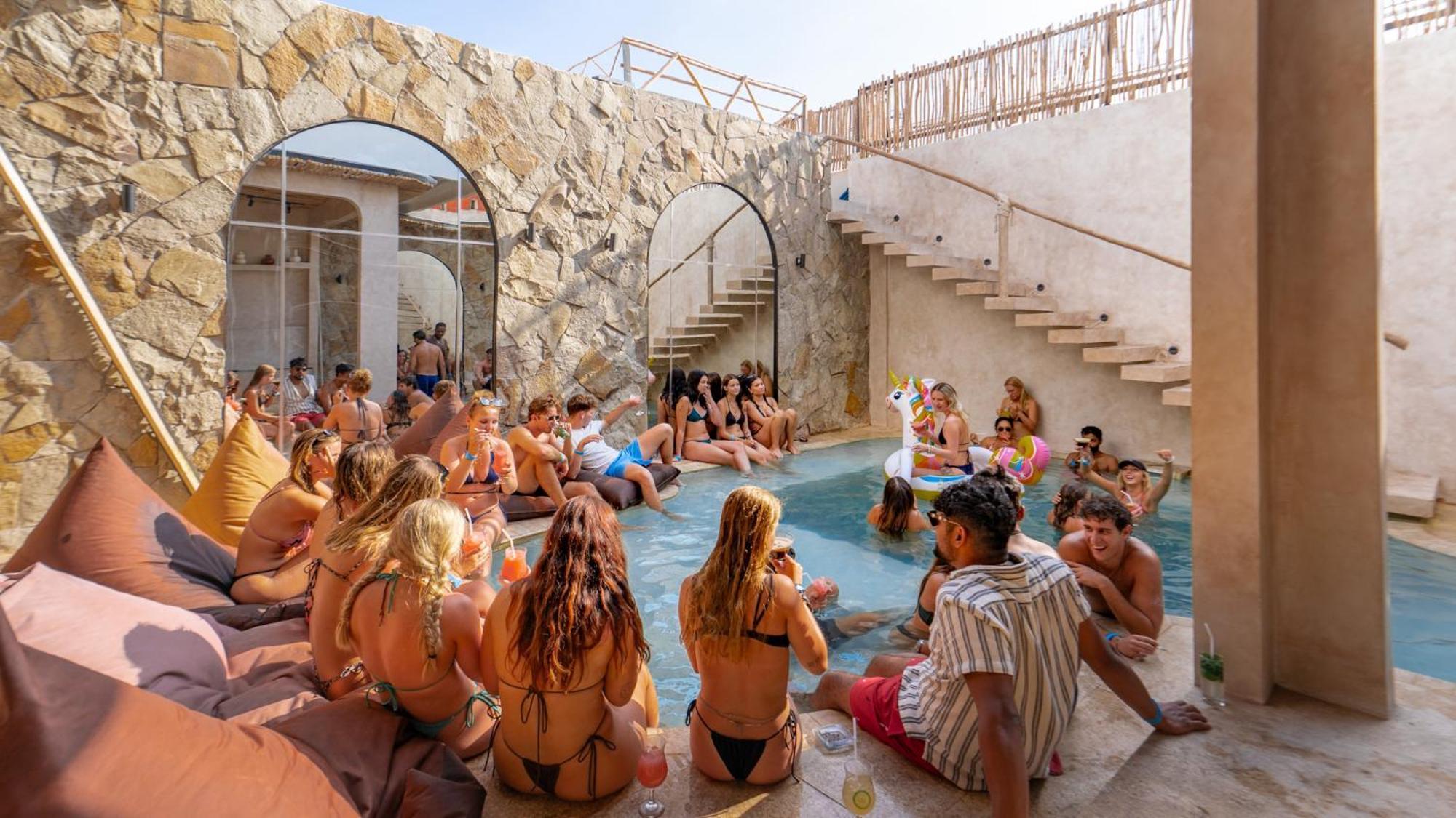 Atlas Gili Party Hostel غيلي تراوانغان المظهر الخارجي الصورة