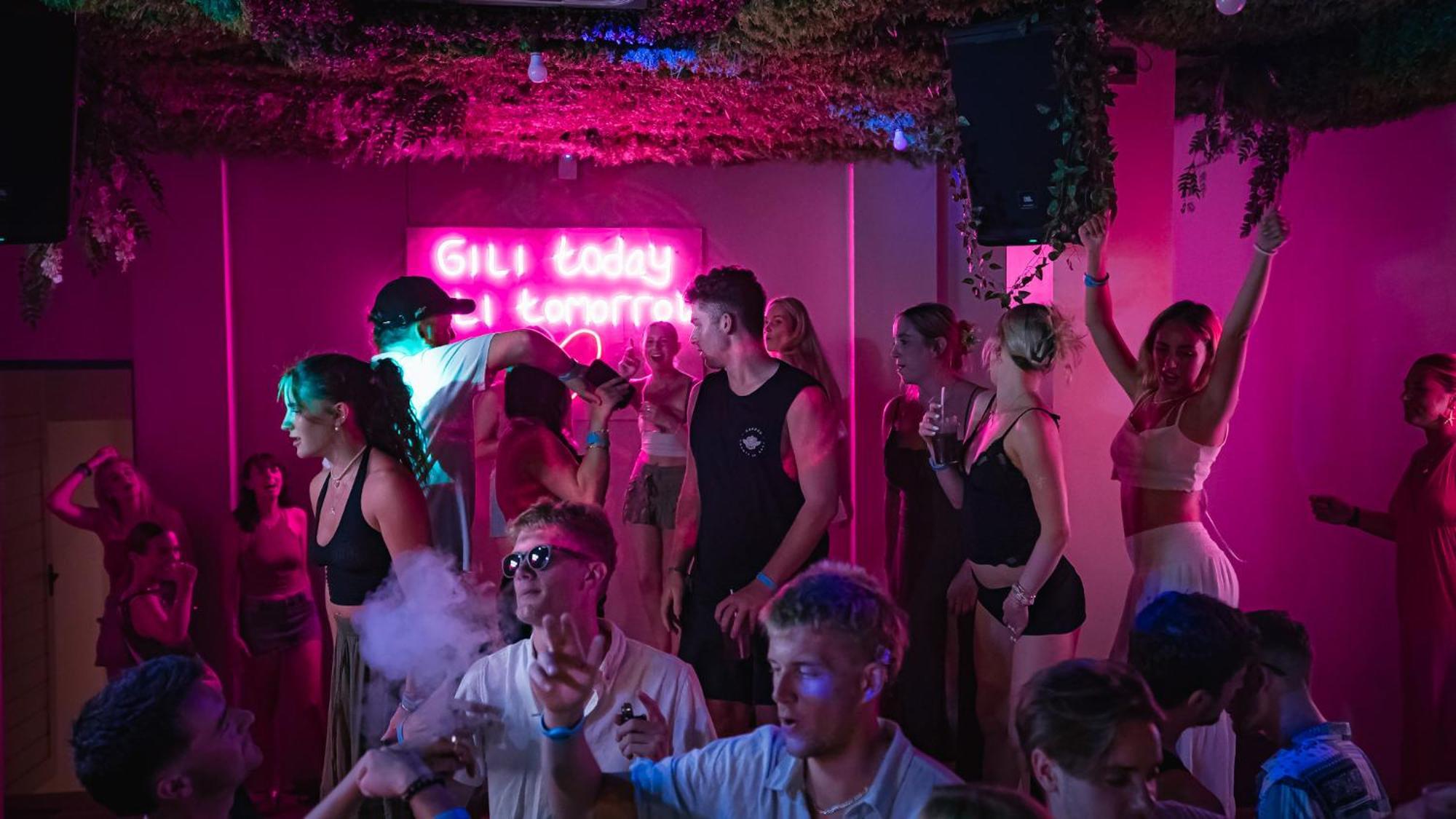 Atlas Gili Party Hostel غيلي تراوانغان المظهر الخارجي الصورة