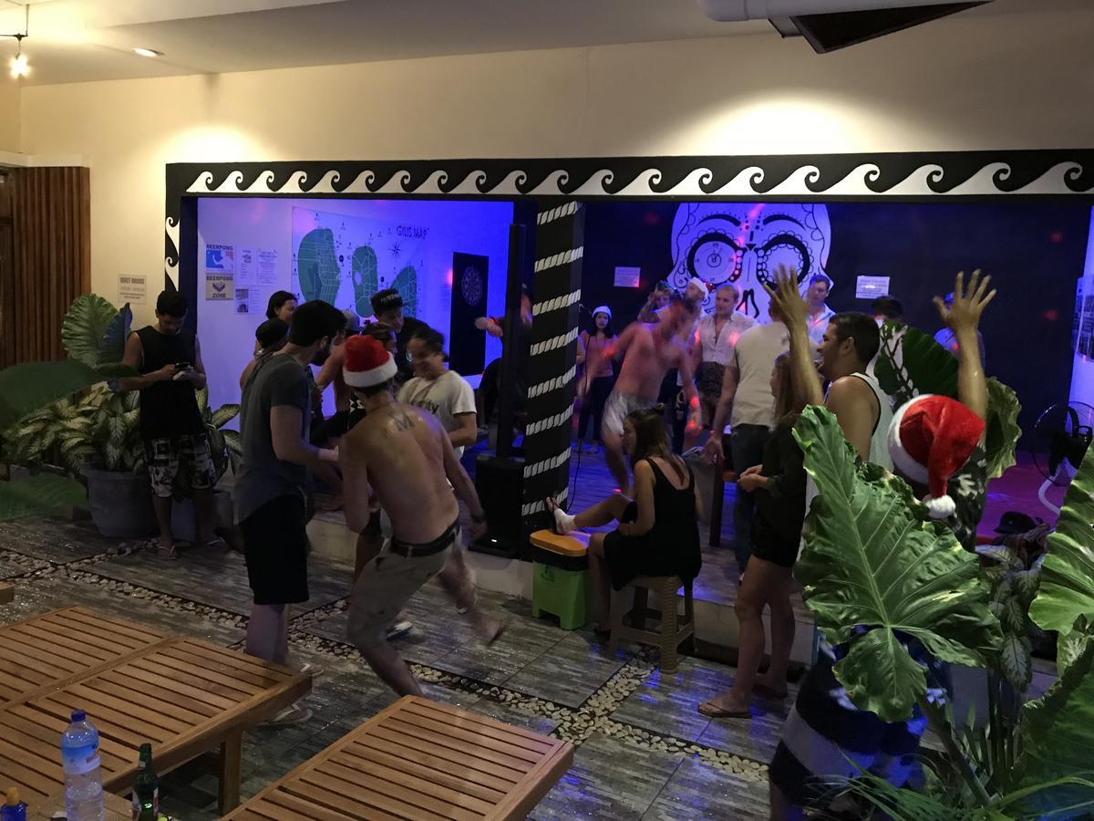 Atlas Gili Party Hostel غيلي تراوانغان المظهر الخارجي الصورة