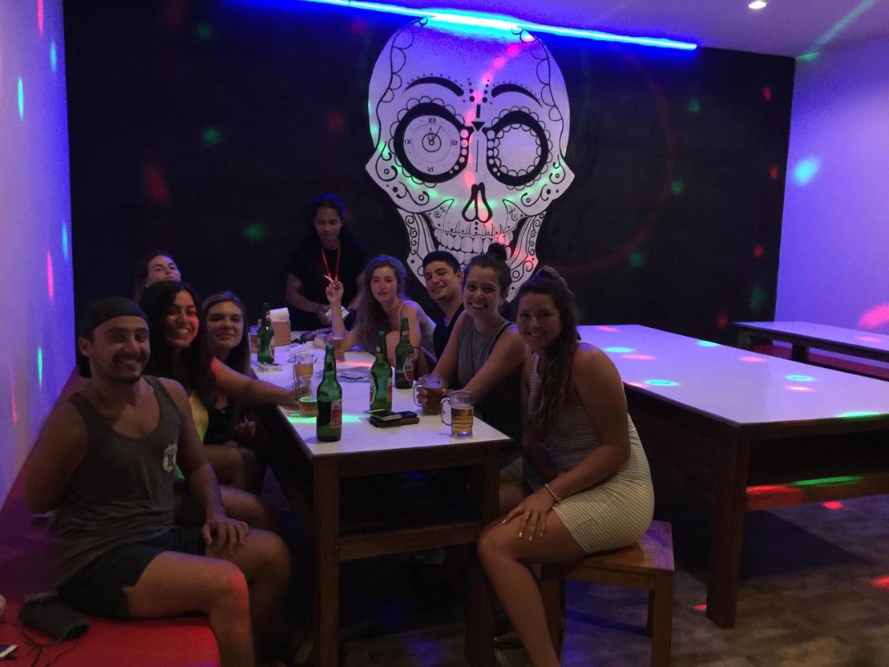 Atlas Gili Party Hostel غيلي تراوانغان المظهر الخارجي الصورة
